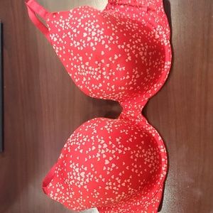Never worn Victoria's Secret lined demi bra heart print  38C